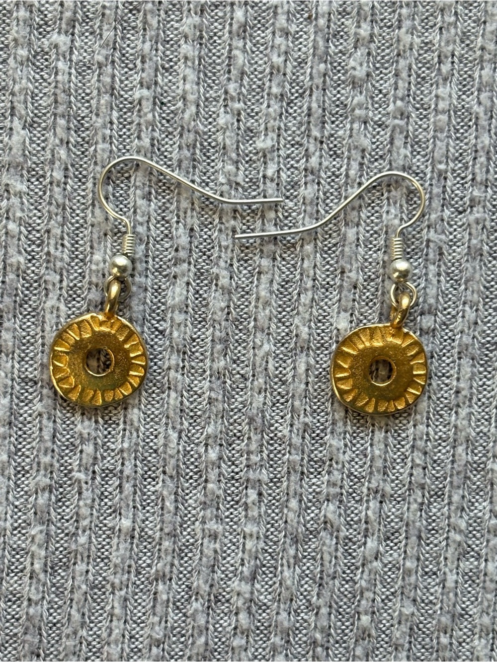 Vintage gold tone round textured dangle earrings